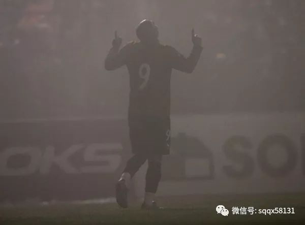 恶劣天气足球赛场惨案,足球比赛遇到恶劣天气会被中断么