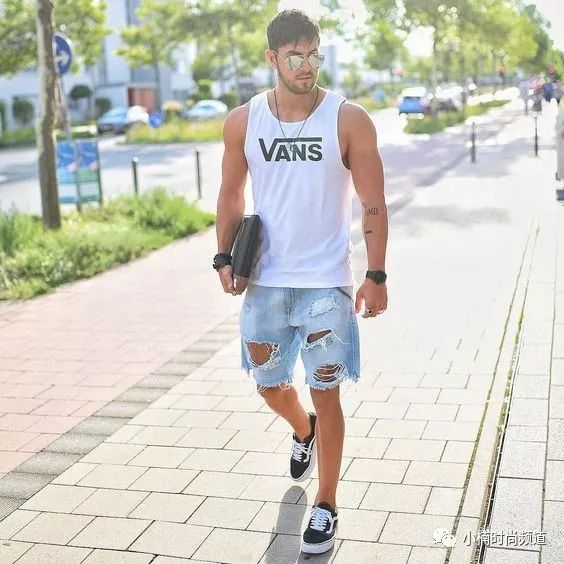 男士夏季牛仔裤穿搭技巧,牛仔裤穿搭男士夏季高级感