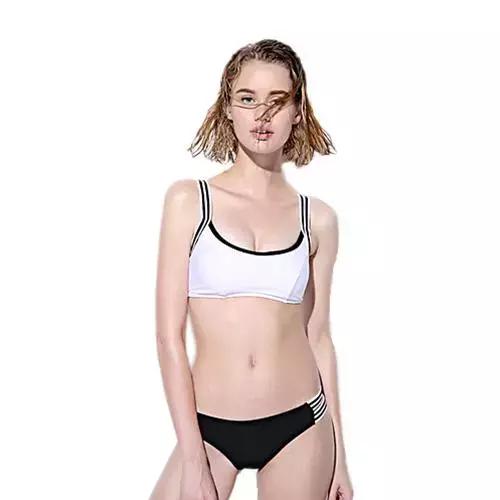 超模肯豆海边,肯豆和其他模特海边合照