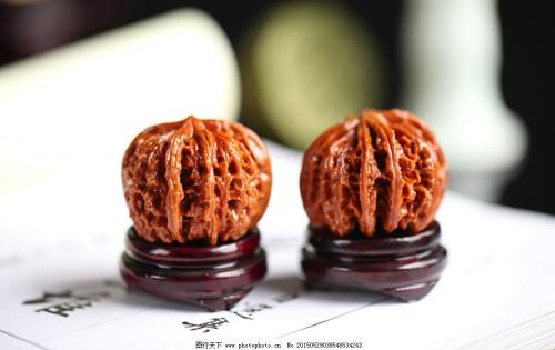 文玩核桃可以带到室外盘玩吗,文玩核桃红宝石盘玩后效果图