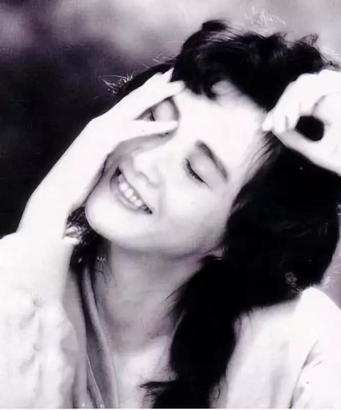 她的歌火遍大江南北,她的歌养活了大半个华语歌坛