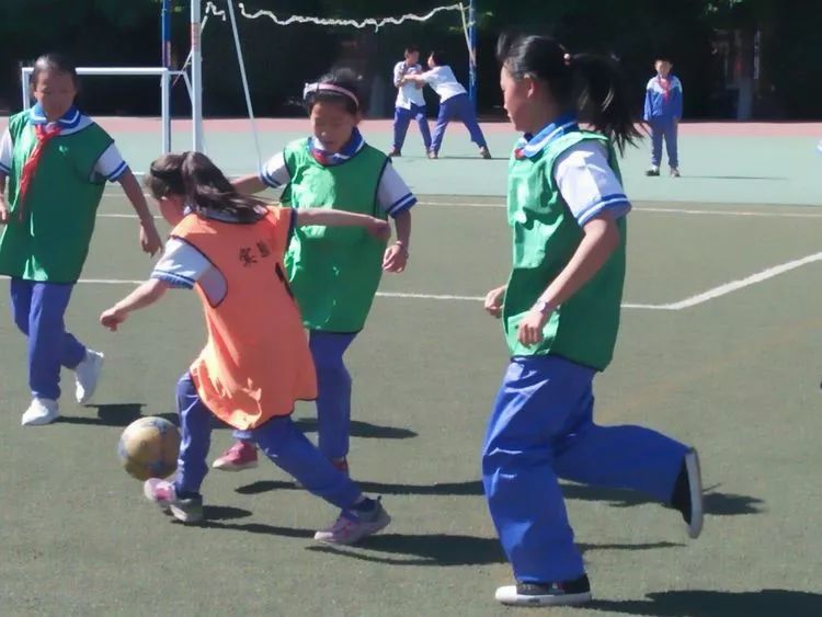 小学五人制女子足球比赛,实验小学足球比赛女生