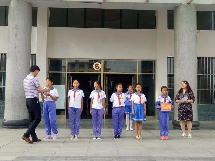 小学五人制女子足球比赛,实验小学足球比赛女生