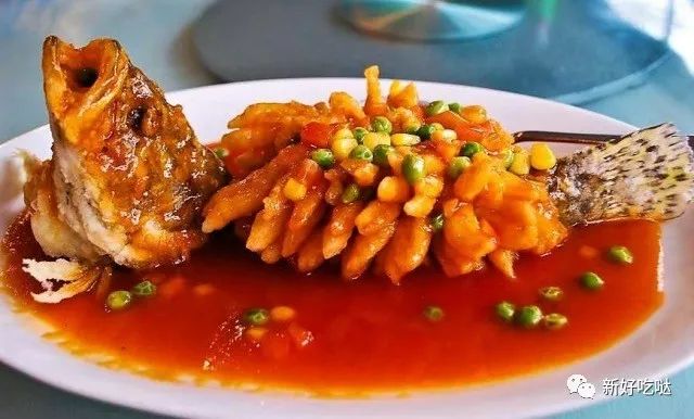 逛吃｜足球宝贝变身留俄食探笑成桃花眼跟着美女小姐姐吃遍世界杯