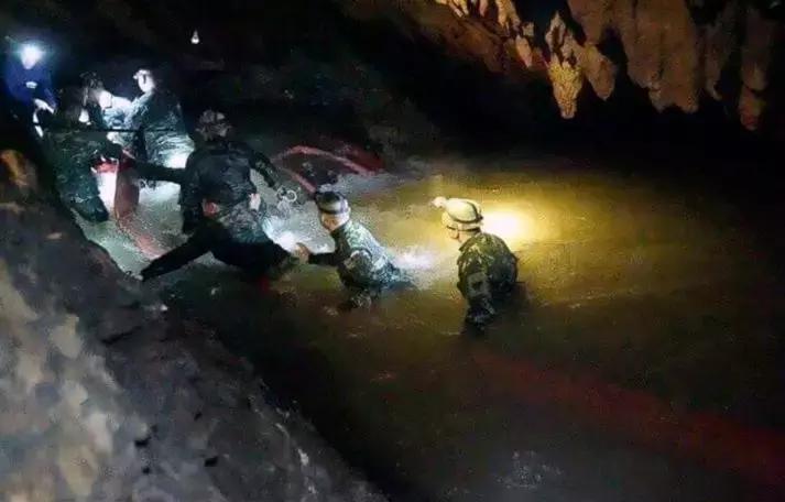 13名泰国少年足球队成员,泰国少年足球队被困洞穴事件