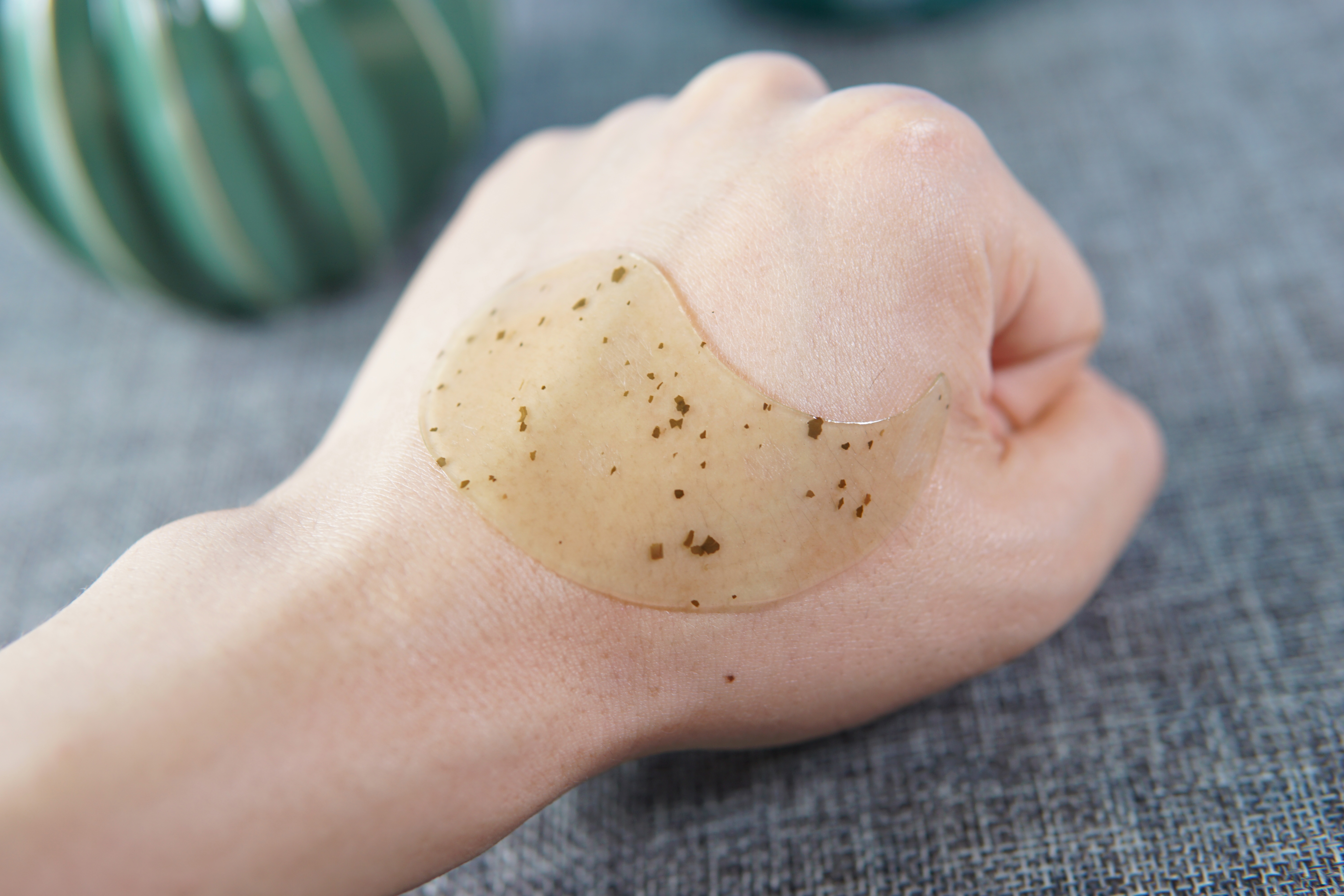 用了好多眼膜眼睛周围还是好干,最好用的十大眼膜排名