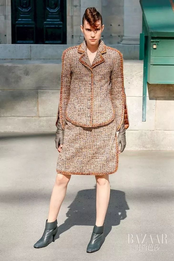 塞纳河倒映着埃菲尔铁塔,香奈儿的绝美高定