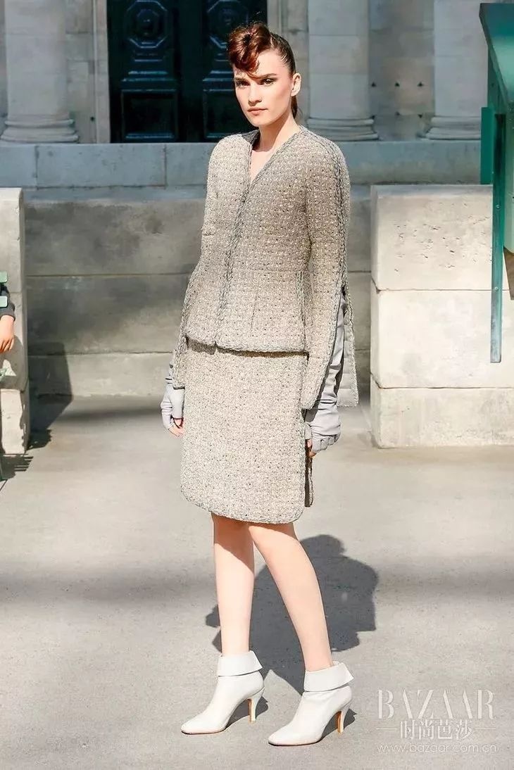 塞纳河倒映着埃菲尔铁塔,香奈儿的绝美高定