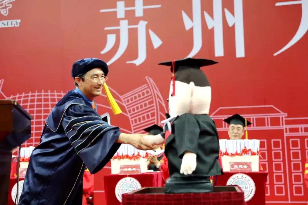 泪目学校演讲,泪目演讲的背后