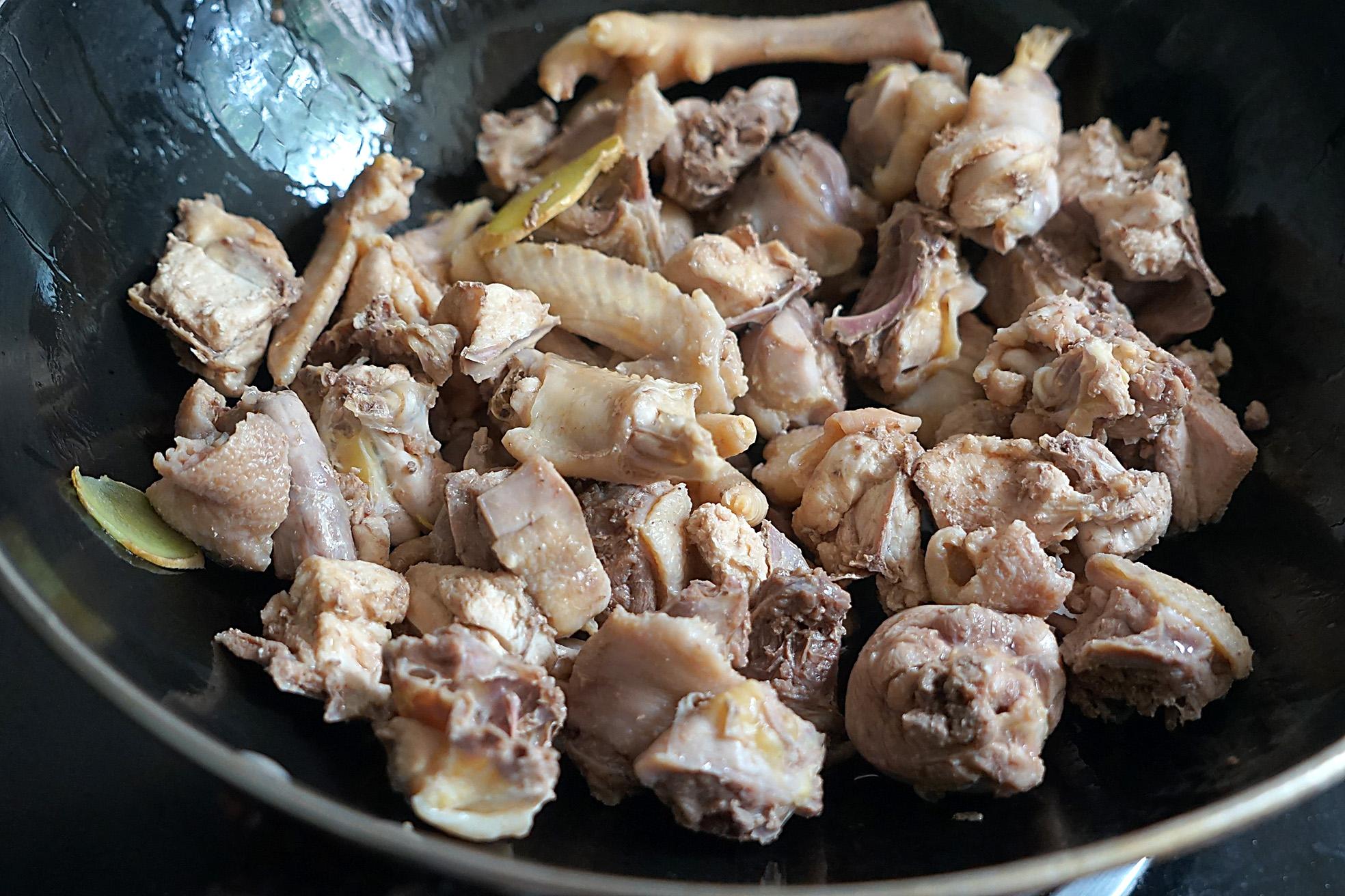 炖鸡肉怎么炖才能好吃,炖鸡肉要怎么炒才不会干不柴