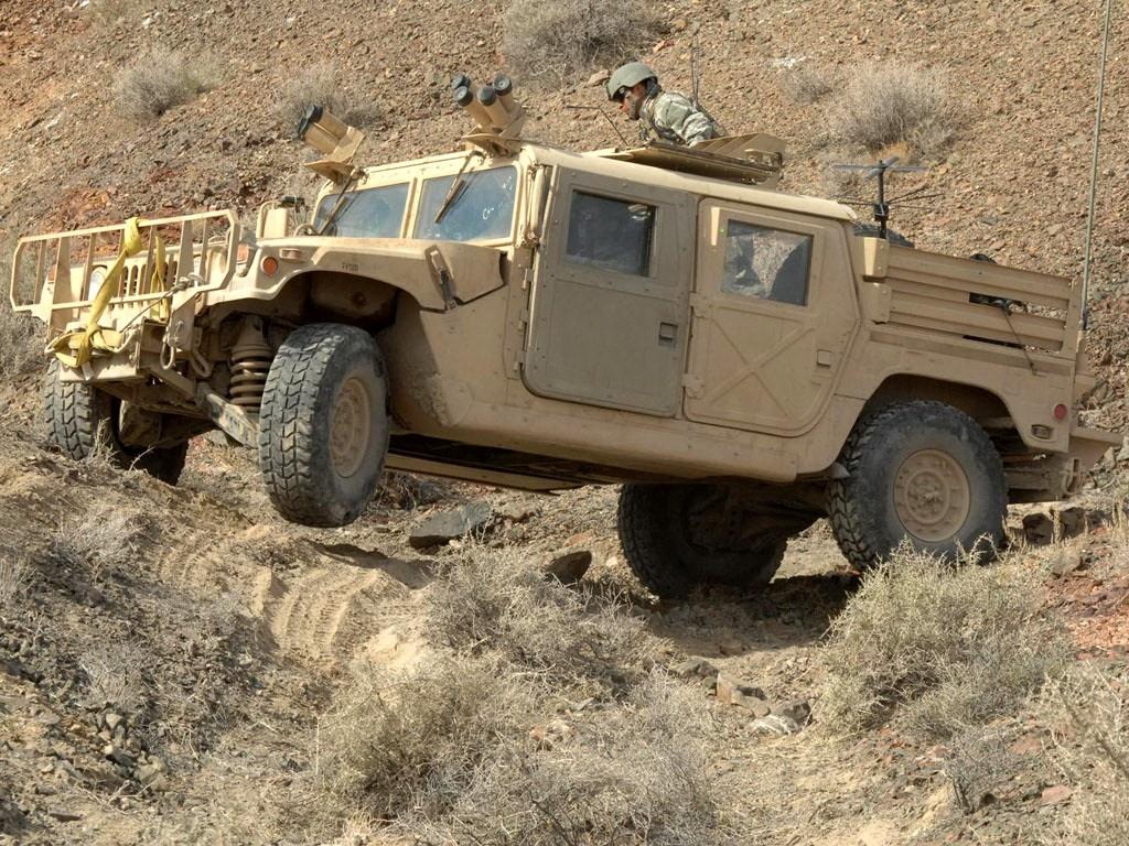 防弹越野车悍马h1皮卡,悍马h1越野车碰撞测试