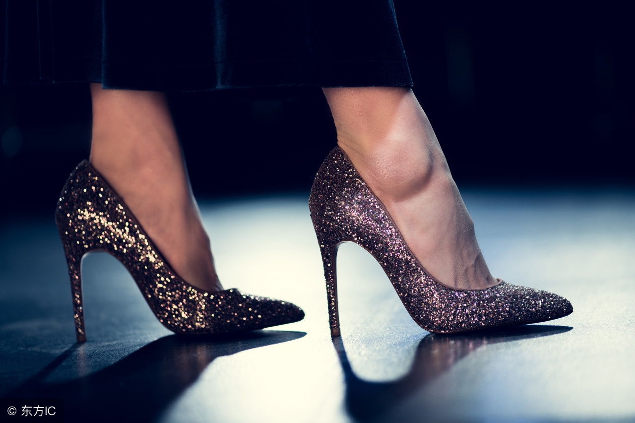 闉嬪瓙涓嶅悎鑴氬彈浼ょ殑瑙嗛,闉嬩笉鍚堟牸瀵艰嚧涓瘨韬骸