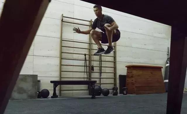 校园｜职业和业余的区别究竟有多恐怖？看看荣誉背后的这遍体鳞伤