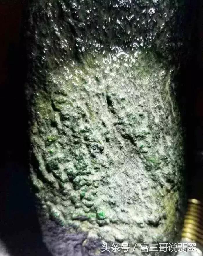 赌石应该赌什么样的翡翠原石,赌石赌的是玉还是翡翠