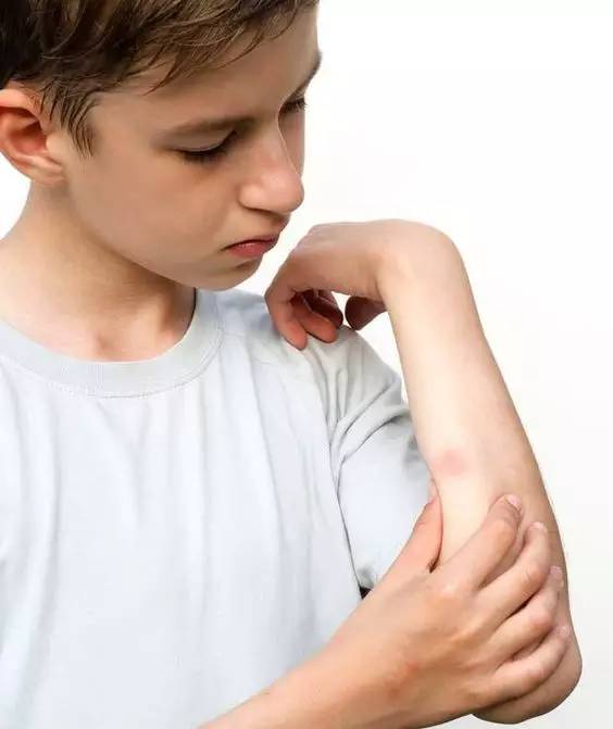 水里滴一滴风油精,风油精加水里