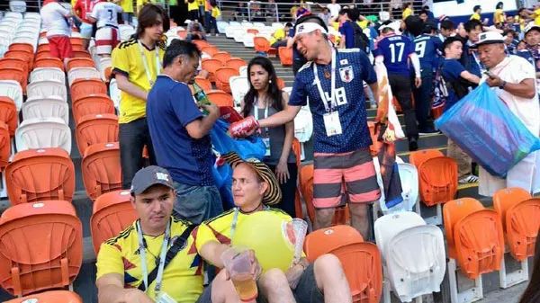 你会为身后的路人扶门吗?这33个有教养的细节,你做到了多少?