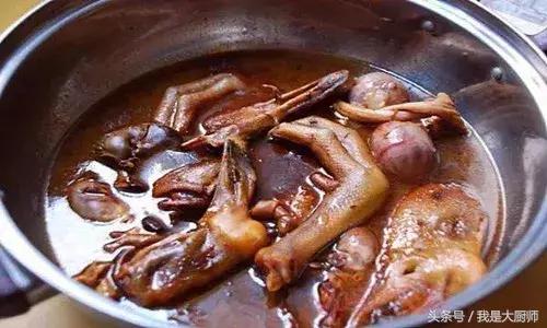卤师傅卤水发黑怎么办,怎样去除卤菜的卤水味