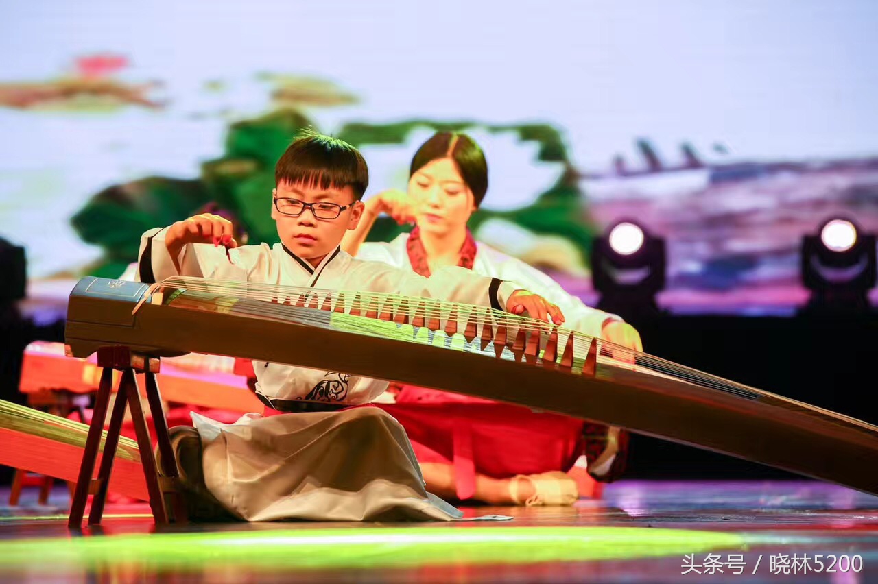 小孩子表演穿什么衣服,穿什么衣服参加孩子的表演