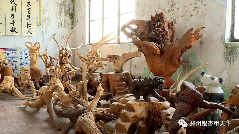 10年雕出百件根雕作品,78岁老翁痴迷根雕18年成美术大师