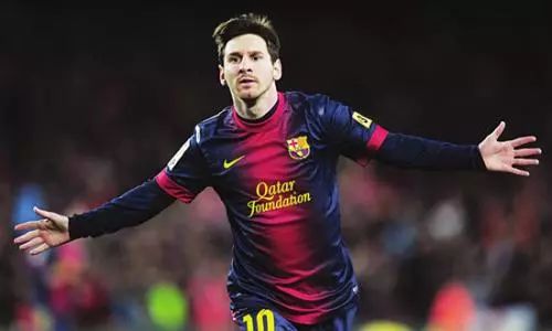 「世界杯」“摘一朵蔷薇铺在脸上红场抱住你的三十三岁”