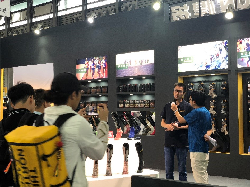 国内分类运动袜领导品牌悍将｜ISPOShanghai2018展会现场盛况