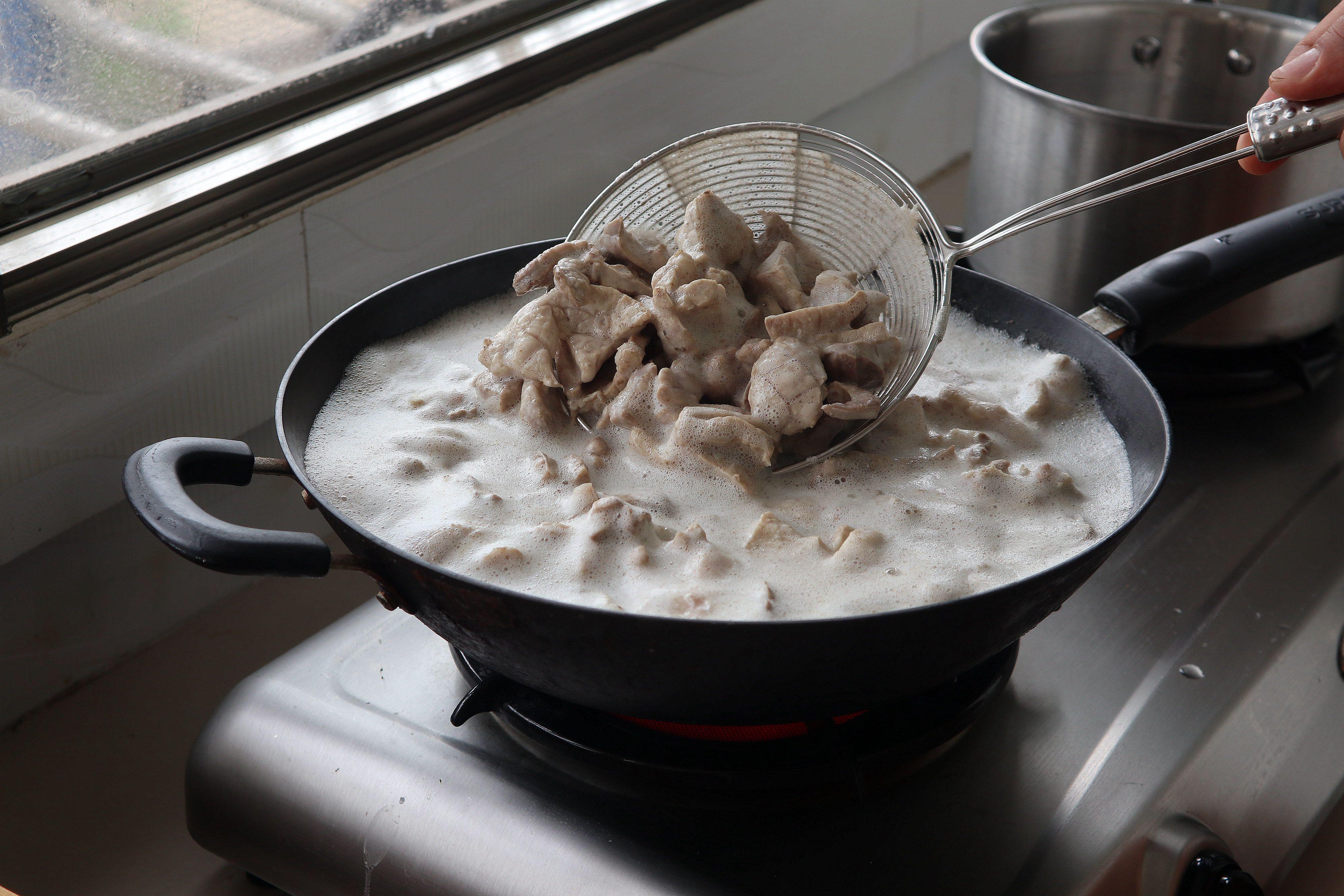 婴儿咳嗽妈妈吃什么有帮助,雪梨猪肺汤止咳化痰小孩