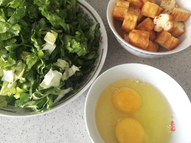 莴笋叶晒干制作方法,莴笋叶别再扔了这样做开胃菜