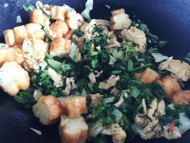 莴笋叶晒干制作方法,莴笋叶别再扔了这样做开胃菜