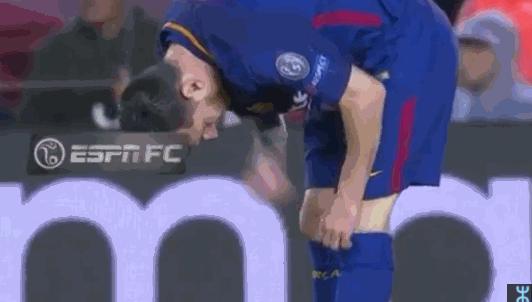 梅西踢球的那些愤怒时刻,梅西踢球就像球粘在脚上