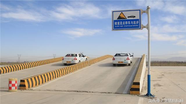 驾校教练一个月挣多少钱,驾校教练工资和学员通过率挂钩吗