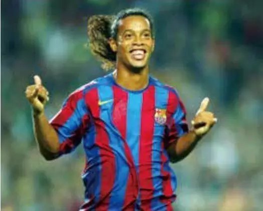 球场精灵罗纳尔迪尼奥最近现状,桑巴精灵罗纳尔迪尼奥彩虹过人