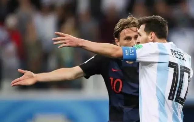 内马尔c罗梅西他们三个谁最厉害,c罗和梅西内马尔谁更厉害