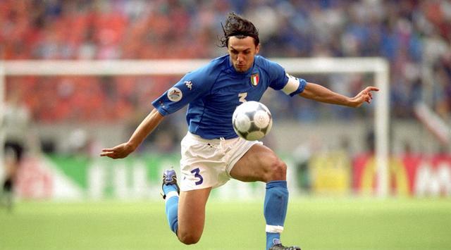 足球最佳阵容梅西c位出场,足球史上最强11人阵容c罗