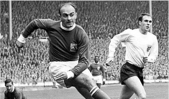 足球最佳阵容梅西c位出场,足球史上最强11人阵容c罗