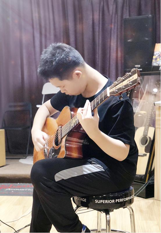 指弹吉他天才少年刘嘉卓,刘嘉卓神童