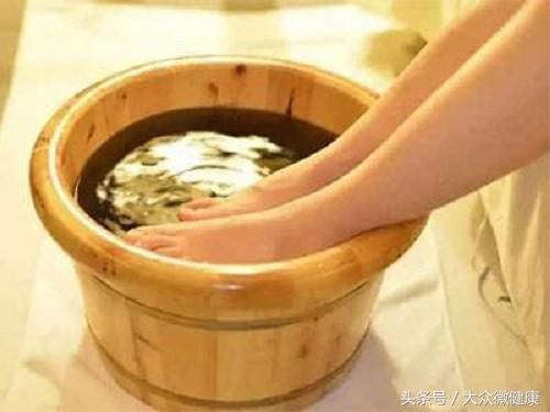 医生祛湿动作,中药泡脚祛湿健脾