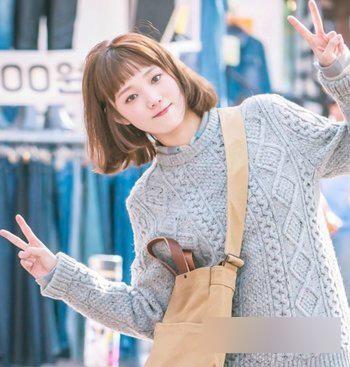 适合圆脸女生狗啃式短卷发,大脸圆脸狗啃式短发发型女