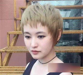 适合圆脸女生狗啃式短卷发,大脸圆脸狗啃式短发发型女