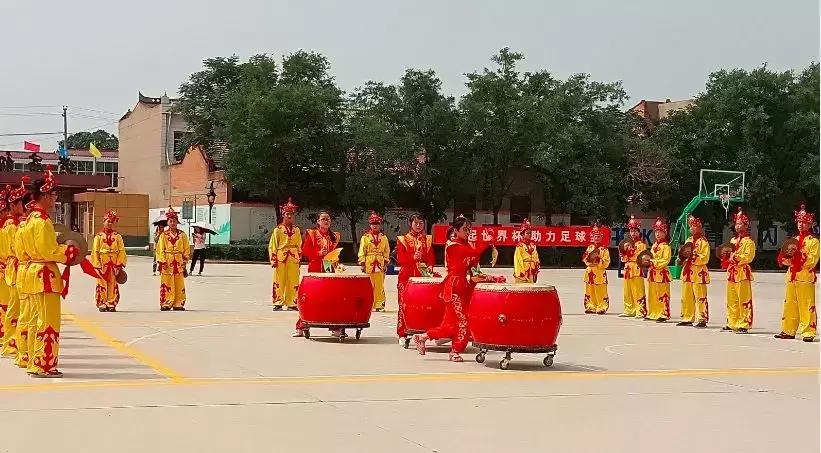 和梅西一起踢球是什么感觉,和梅西踢的一个老将