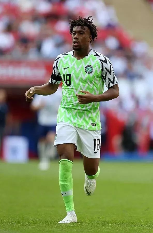 看看你们的球衣怎么穿,在夏天如何穿球衣不尴尬