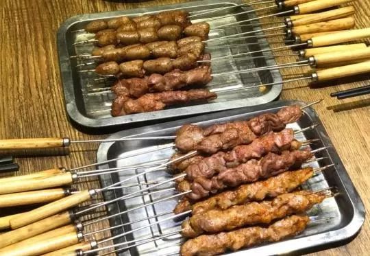 青岛高新区可以看球的餐厅,青岛专门看球的餐厅