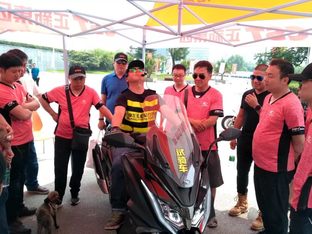 买了踏板后应该再买什么呢,买了踏板摩托车的感受