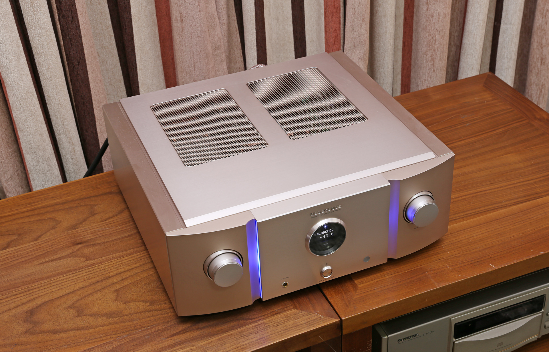 推荐一台万元以下的hifi功放,马兰士pm8006与马兰士pm10区别