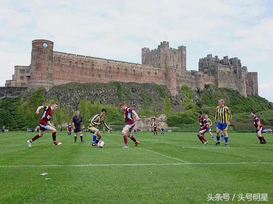 足球世界杯很难吗,世界杯足球场地是真草吗