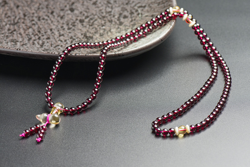 碧玺蜜蜡石榴石哪个更好,碧玺石榴石琥珀蜜蜡区别