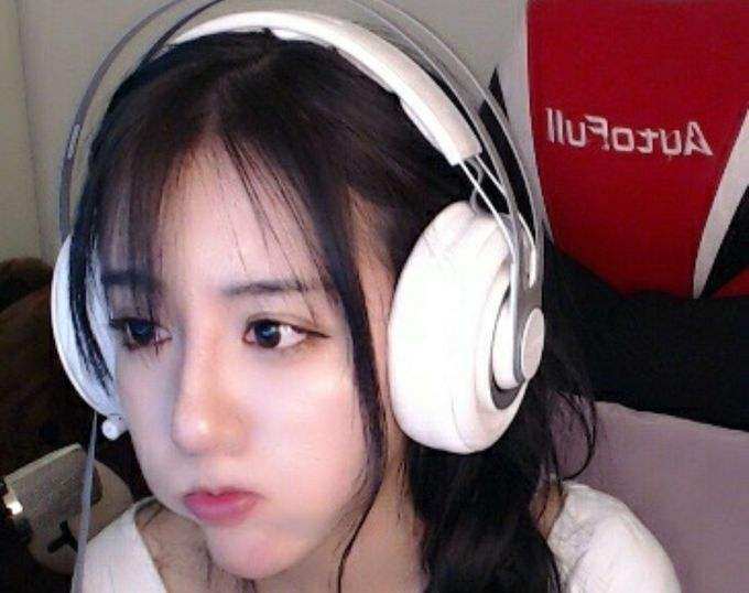 身为呆妹老公群的一员，你能不知道，这两个梗的来源么？