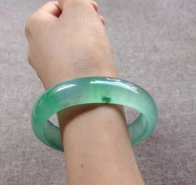 翡翠起荧,翡翠起胶和起荧有什么区别