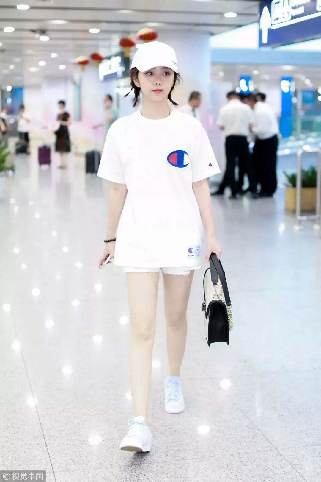 oversizetee穿搭,教你几种白tee的时尚穿法