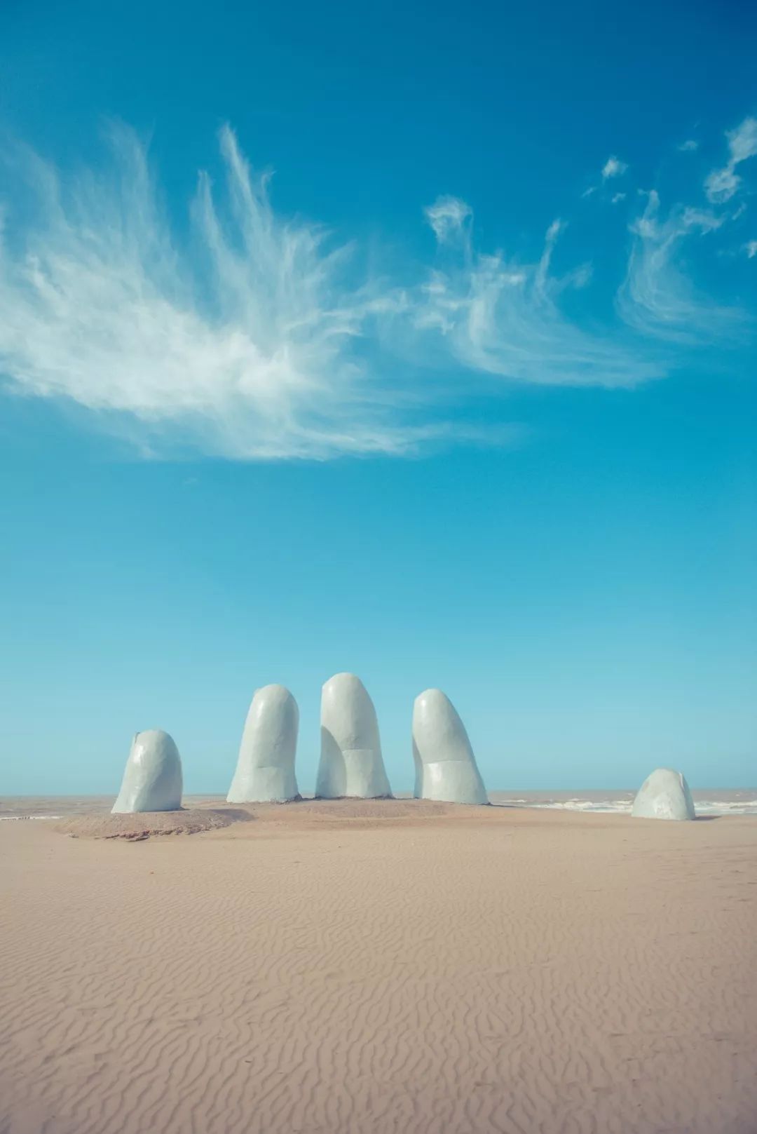 左脚北半球右脚南半球的国家,右脚在南半球左脚在北半球