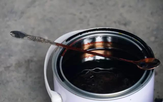 墙漆颜色刷浅了有什么方法补救,刷完油漆墙面颜色有深有浅